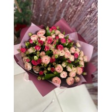 Роза кустовая розовая с кремовой букет. Букет из кустовых роз розовые и кремовая 15 шт. 60 см. 