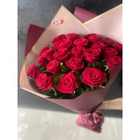 25 роз сорта Ред Наоми 60 см