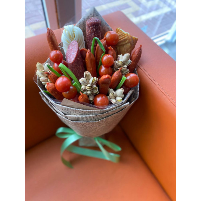 Букет из колбас, помидор, сыра