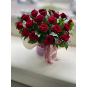 Коробка с цветами  21  роза  красная 