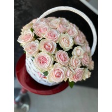 41 роза букет в корзинке. Композиция Корзина из кремовых роз Талея 50 см. (Колумбия)