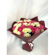 Букет из 51 розы белой и розовой 60 см в корейском крафте!