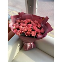 Букет из 29 роз сорта Анна Карина в объемной упаковке!