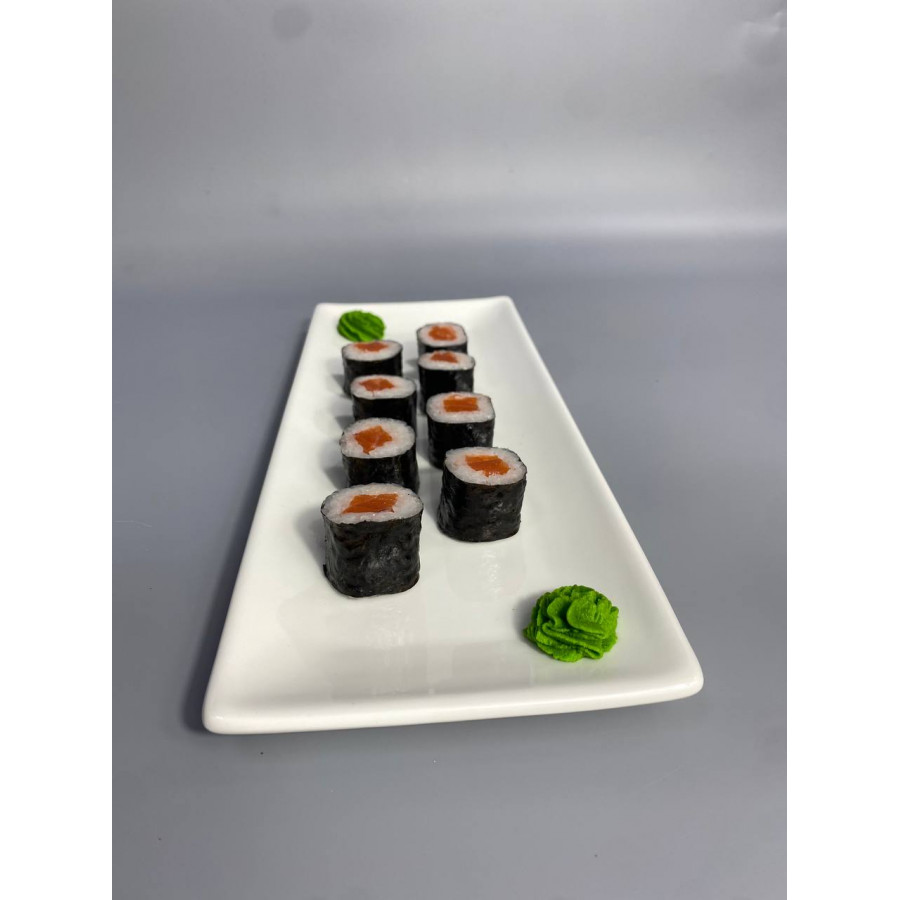 Маки с копченым лососем