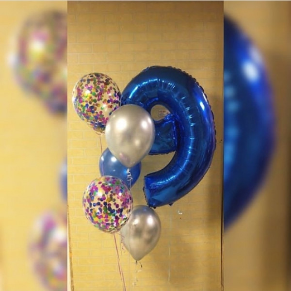 Фольгированная цифра с фонтаном из гелиевым шаров на 9 лет!