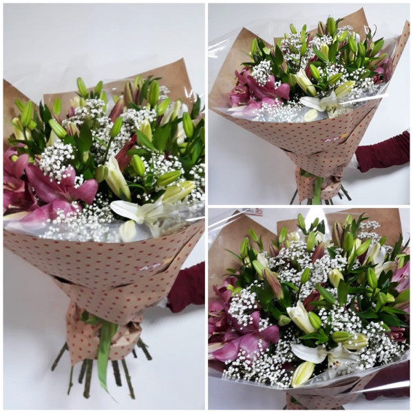 Нежный букет из лилии и гипсофилы в стильной упаковке!
