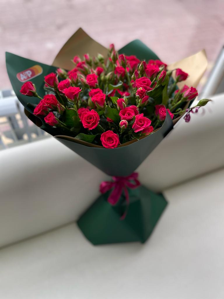 Букет кустовая роза 11 штук сорта Фрутти Баблс