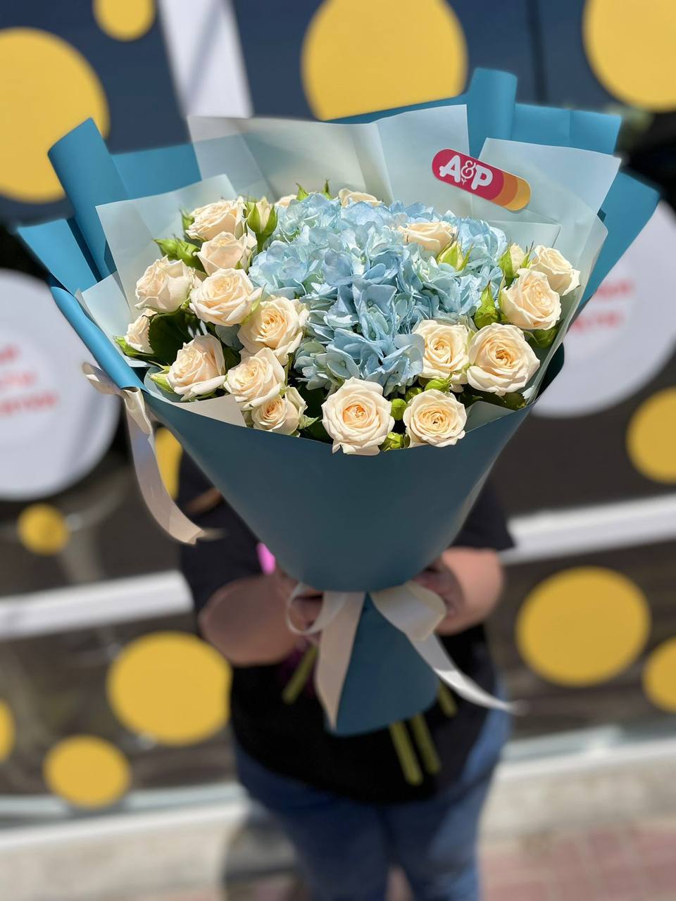 Гортензия и роза кустовая!