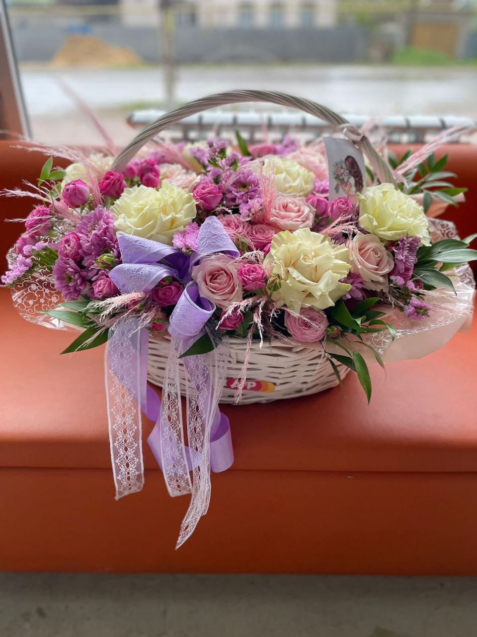Корзина с французскими розами !