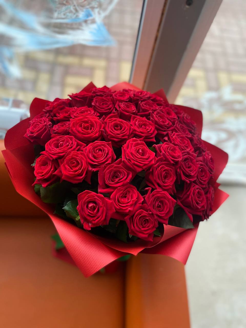 Букет 45 роз красные. Роза 60 см.