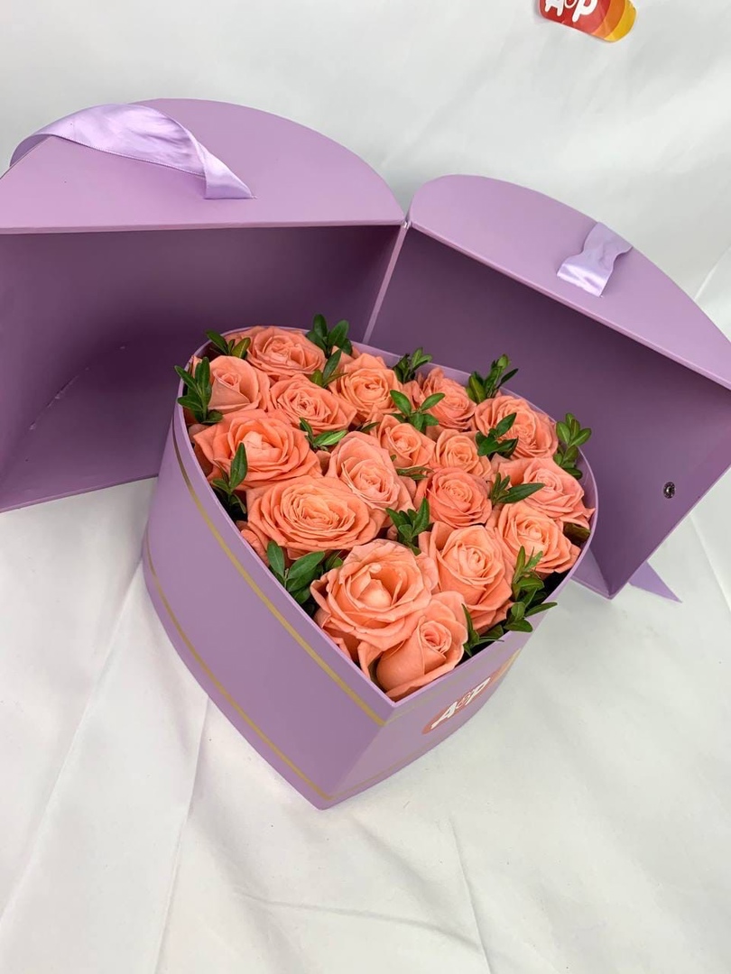 Коробка трансформер с розами 40 см 17 шт