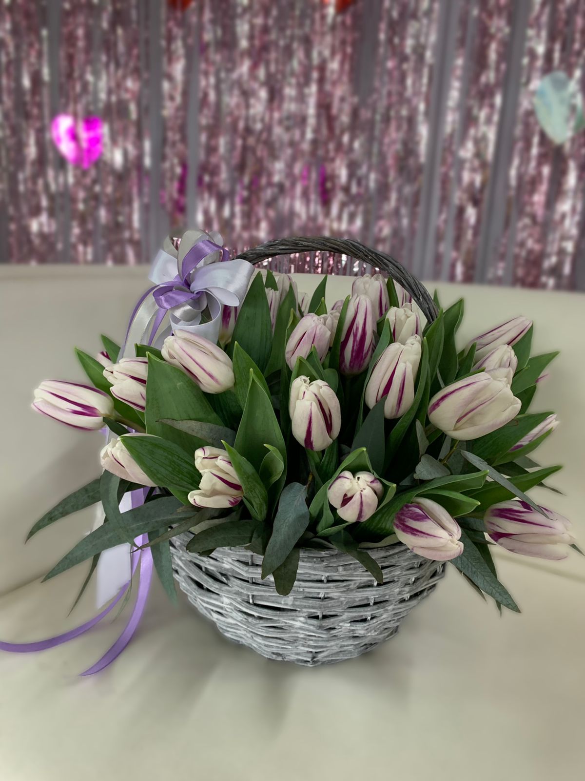 Корзина с тюльпанами 35 шт 