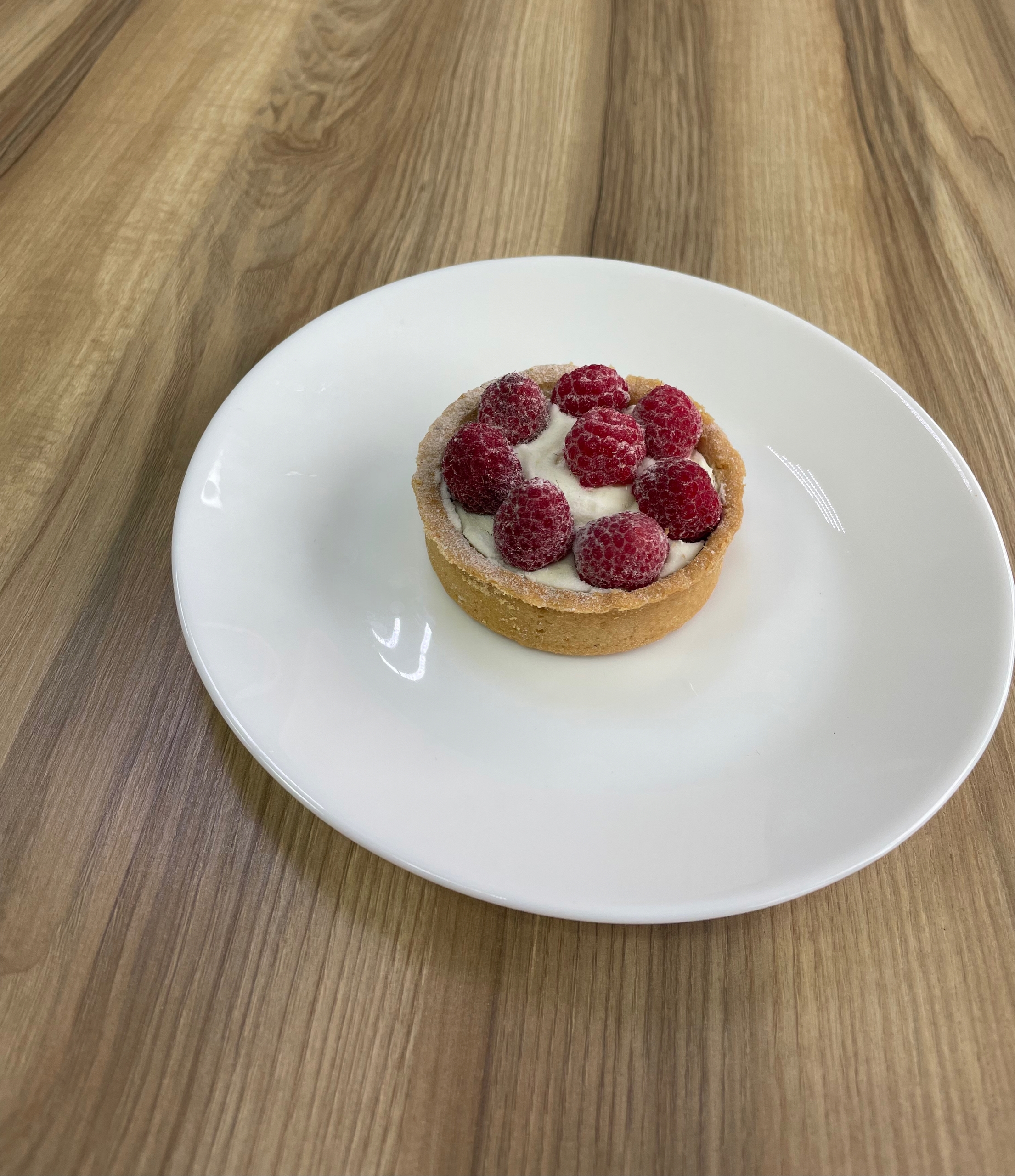 Тарталетка с малиной