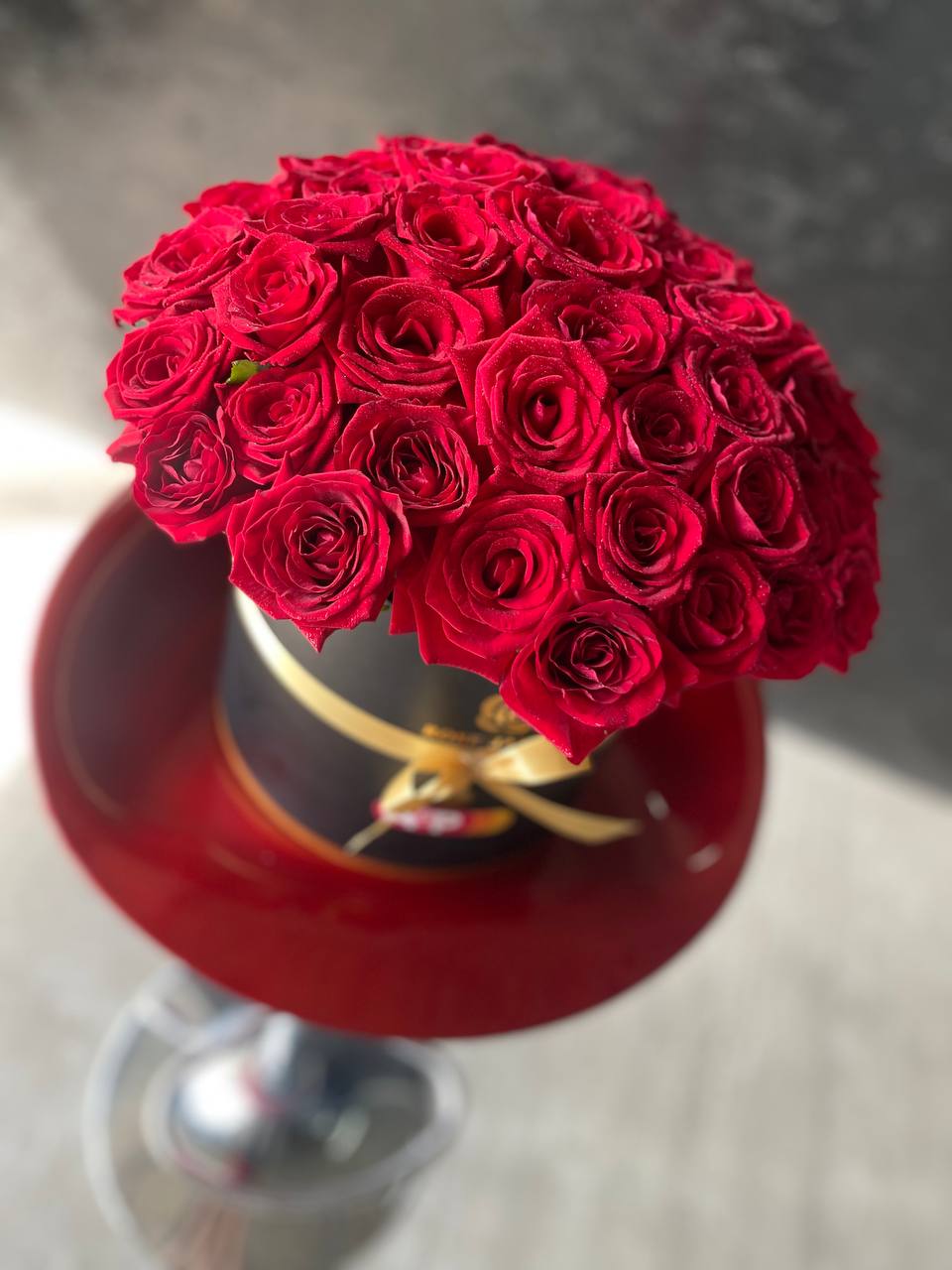 51 роза в коробке!