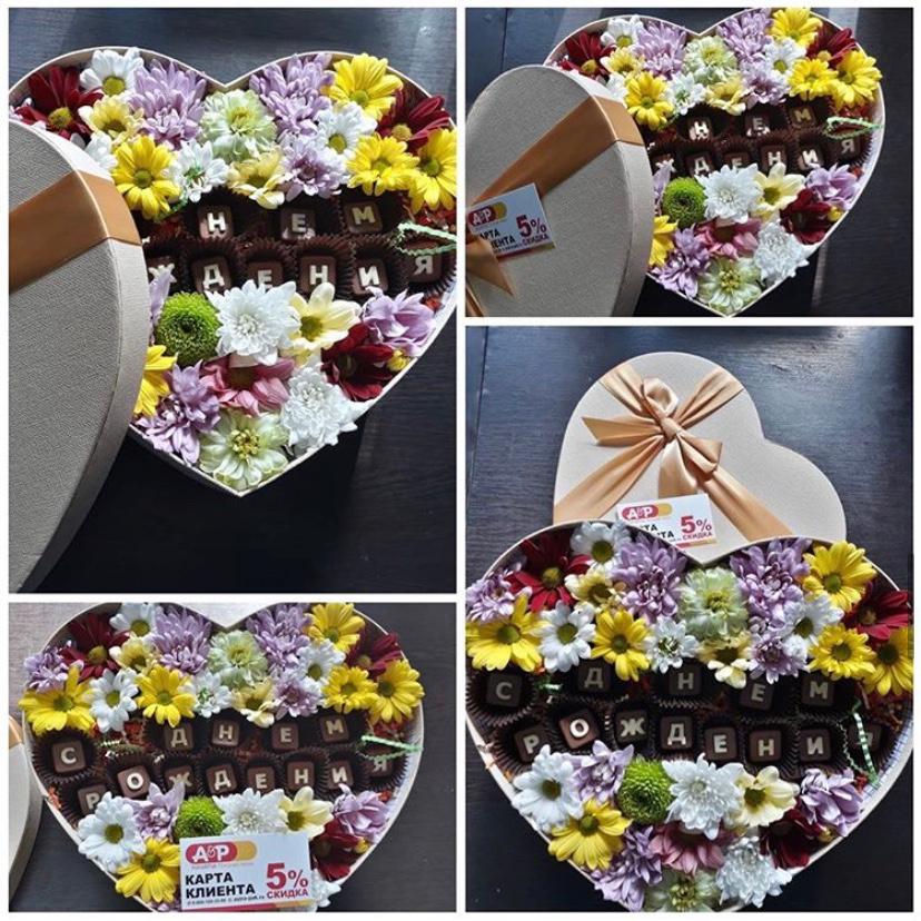 Композиция из хризантемы и шоколадных букв в коробке!