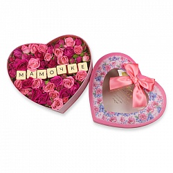 Шоколадные буквы с цветами в коробке "Мамочке"