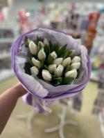 Букет белых тюльпанов
