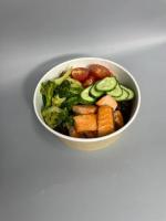 Гречневая лапша с лососем и брокколи