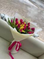 Букет 17 тюльпанов мимозе